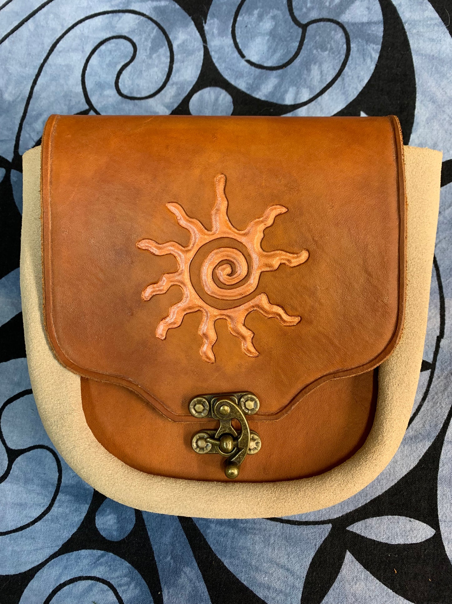 SUEDE & LEATHER BELT POUCH - Sun Carving - Saddle Tan & Creme Suede